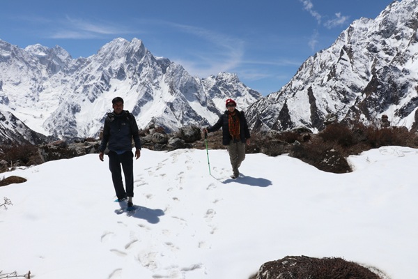 why should you hire a trekking agency in nepal